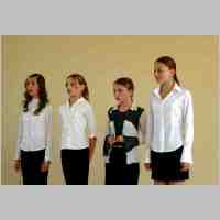 905-1091 Sonderfahrt nach Tapiau im Juni 2003. Ein Frauenchor aus Koenigsberg erfreute die Teilnehmer mit wunderschoenen Liedern und Volkstaenzen..jpg